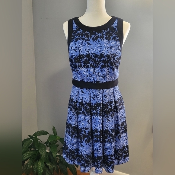 Elle Blue/Black Floral Sleeveless Fit and Flare Side Zip Mini Dress Size 10 - Picture 1 of 7